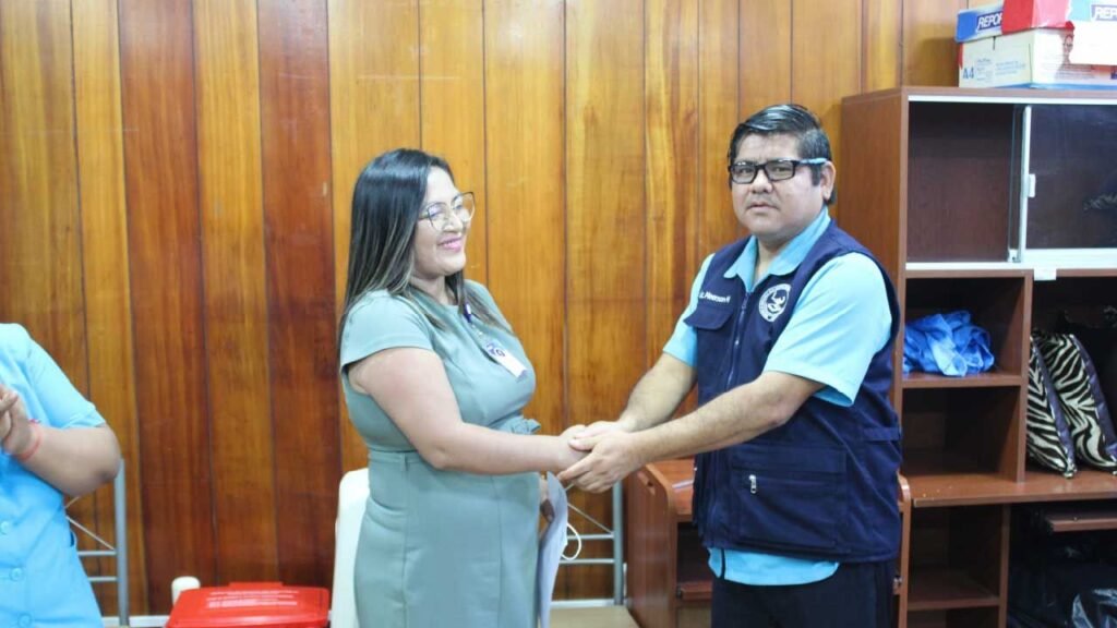 Foto oficial de la firma de convenio de cooperación entre ACIS Especialización y SINESSS Base Almenara
