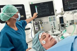 Curso en Salud de Monitoreo Hemodinámico y Manejo de Equipos Biomédicos de Enfermería en la UCI
